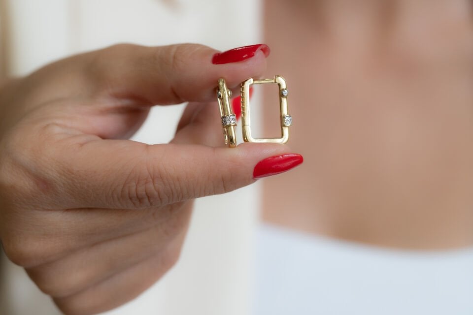 GEOMETRİK TAŞLI ALTIN KÜPE