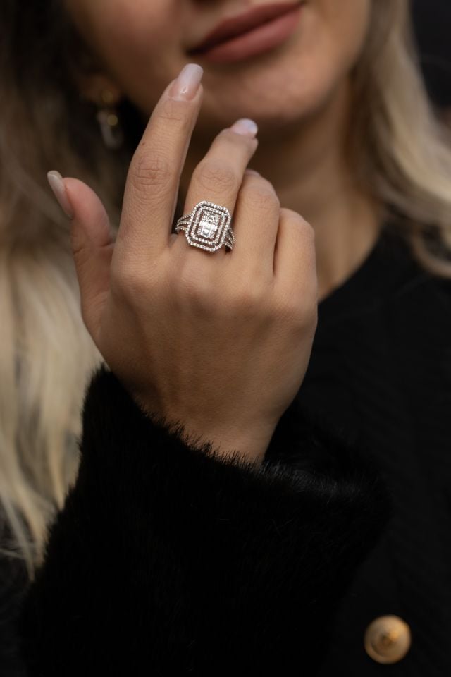 BAGET TAŞLI ALTIN YÜZÜK