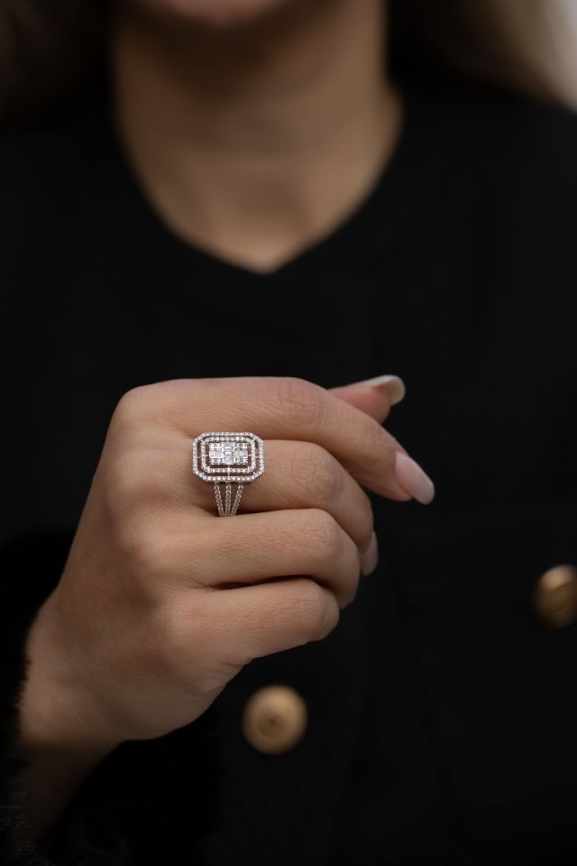 BAGET TAŞLI ALTIN YÜZÜK