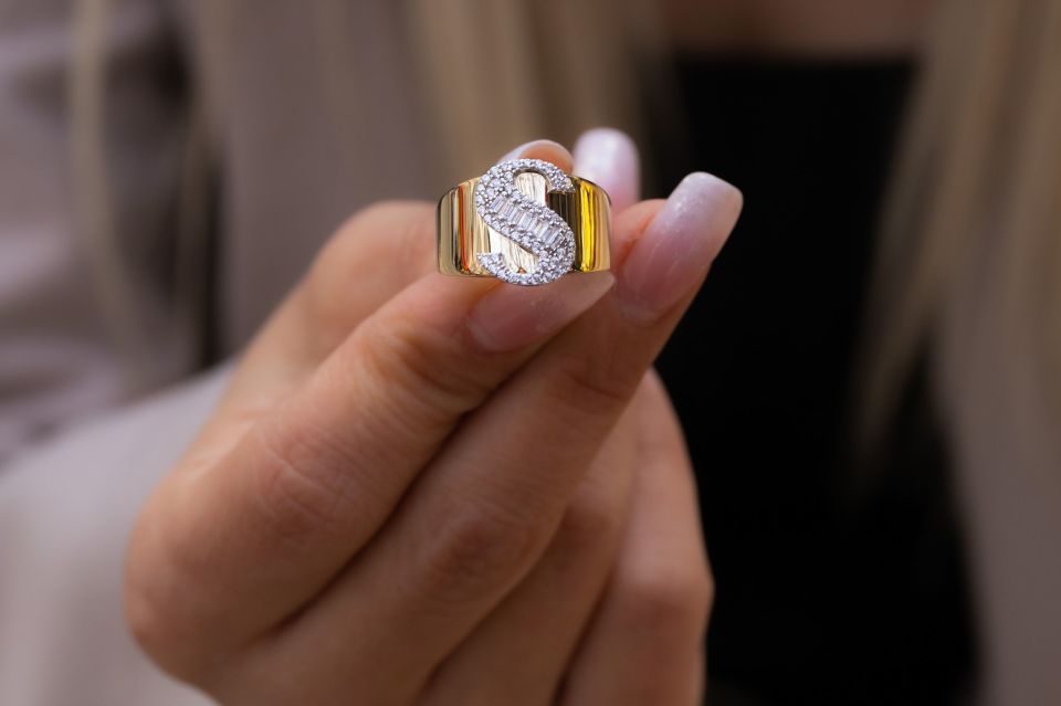 BAGET TAŞLI ALTIN YÜZÜK