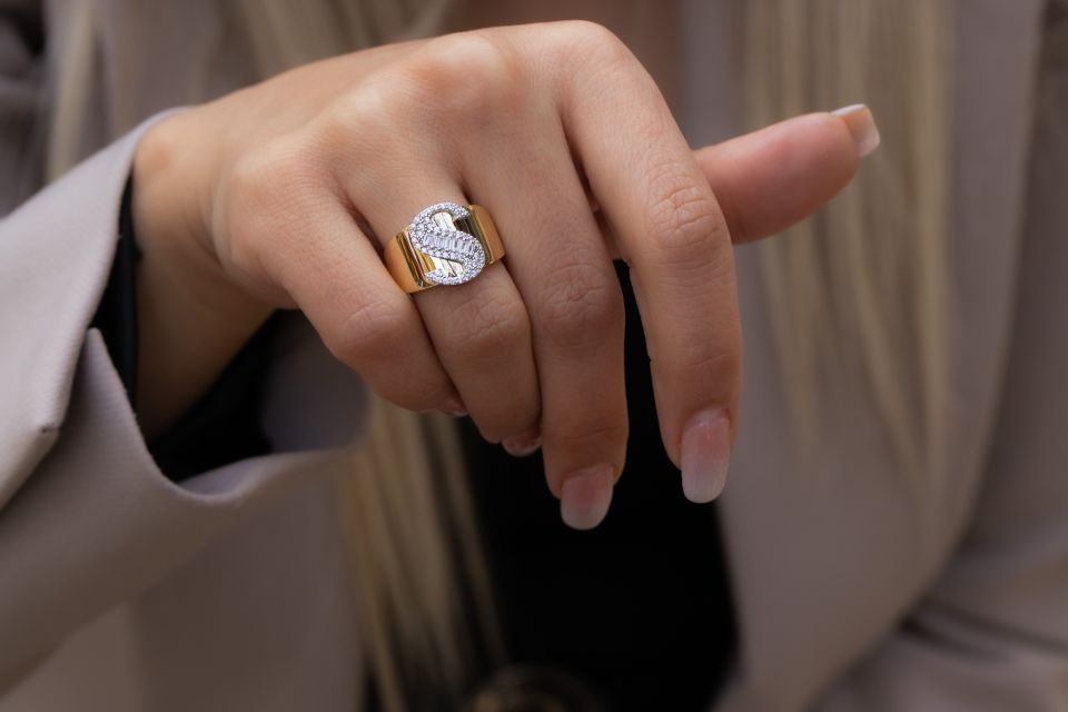 BAGET TAŞLI ALTIN YÜZÜK