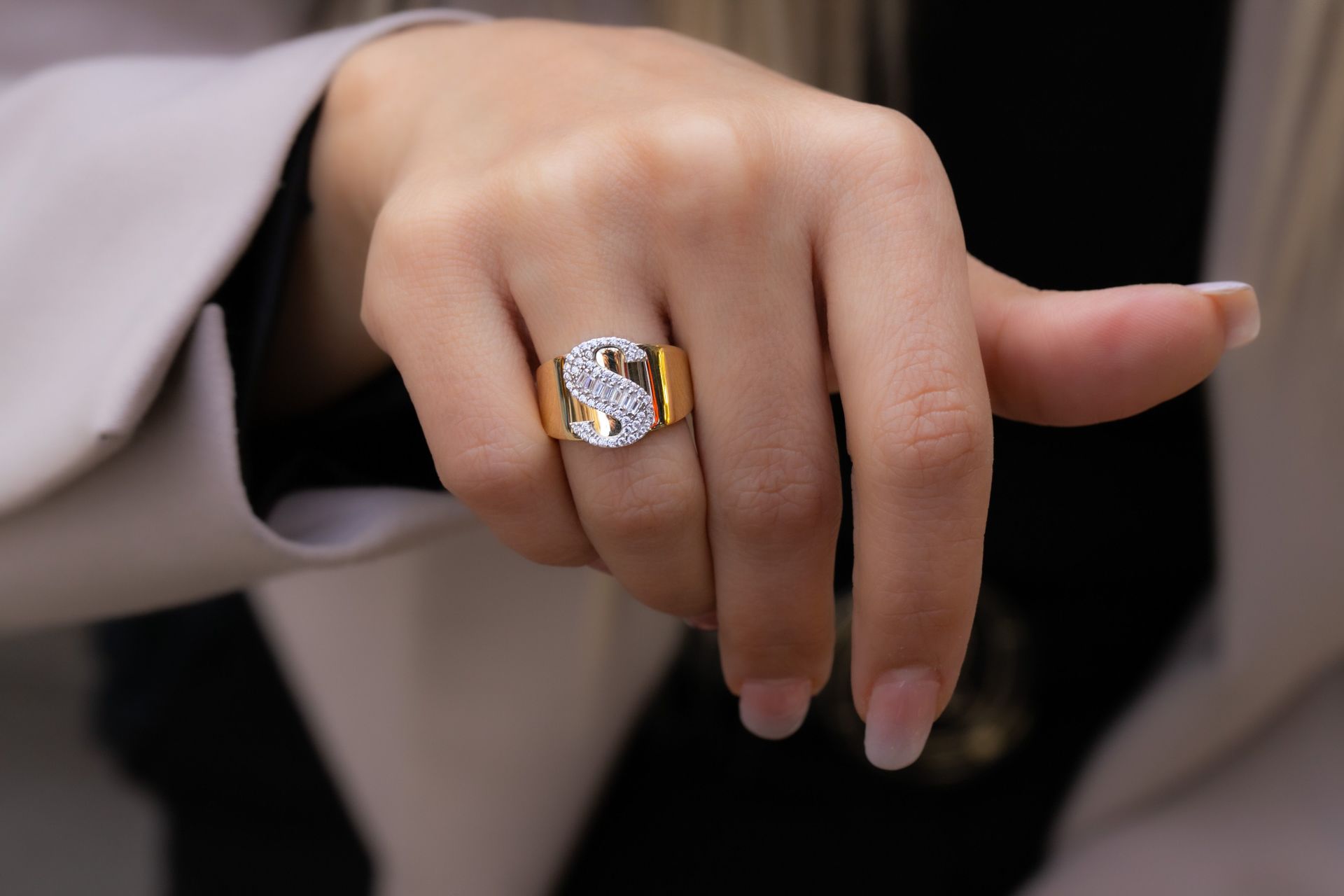 BAGET TAŞLI ALTIN YÜZÜK