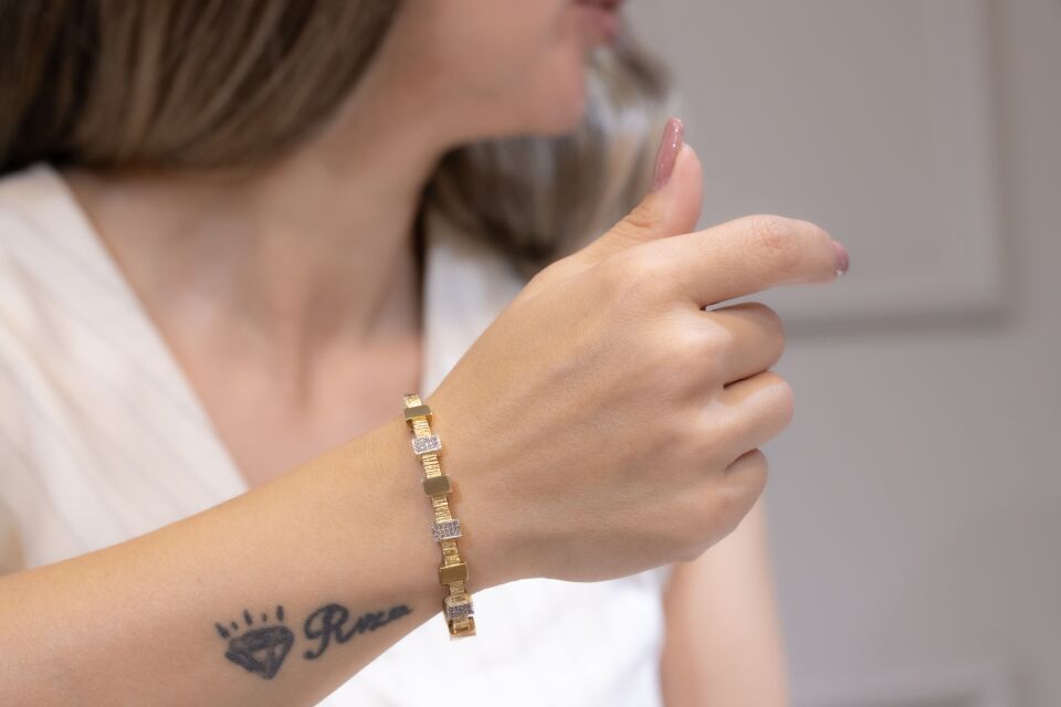 BESTY ALTIN KELEPÇE