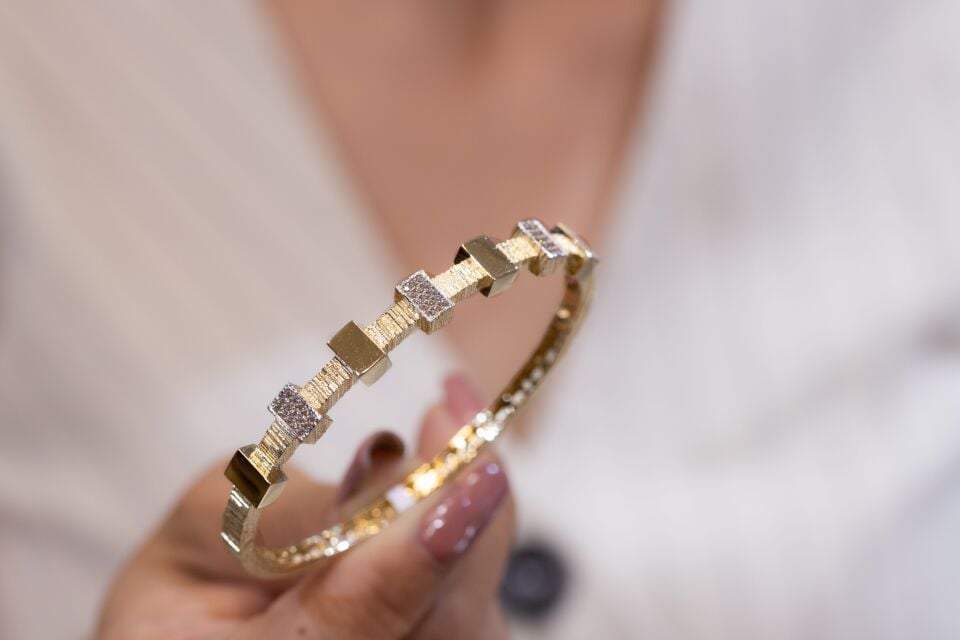 BESTY ALTIN KELEPÇE