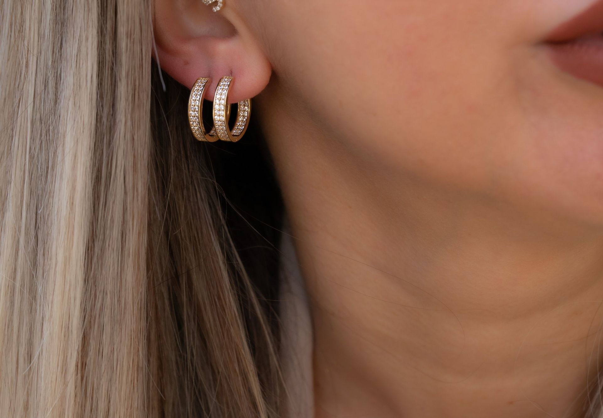 TAŞLI HALKA ALTIN KÜPE