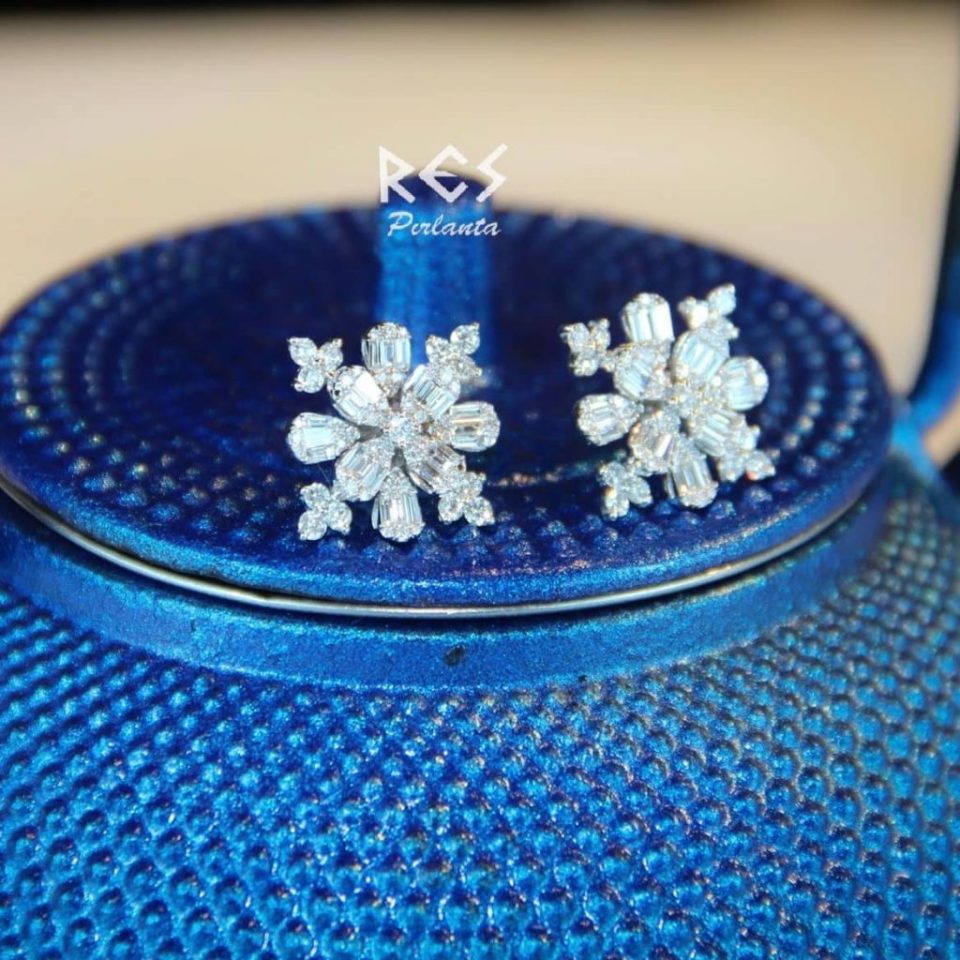 1.95 KARAT PIRLANTA KÜPE