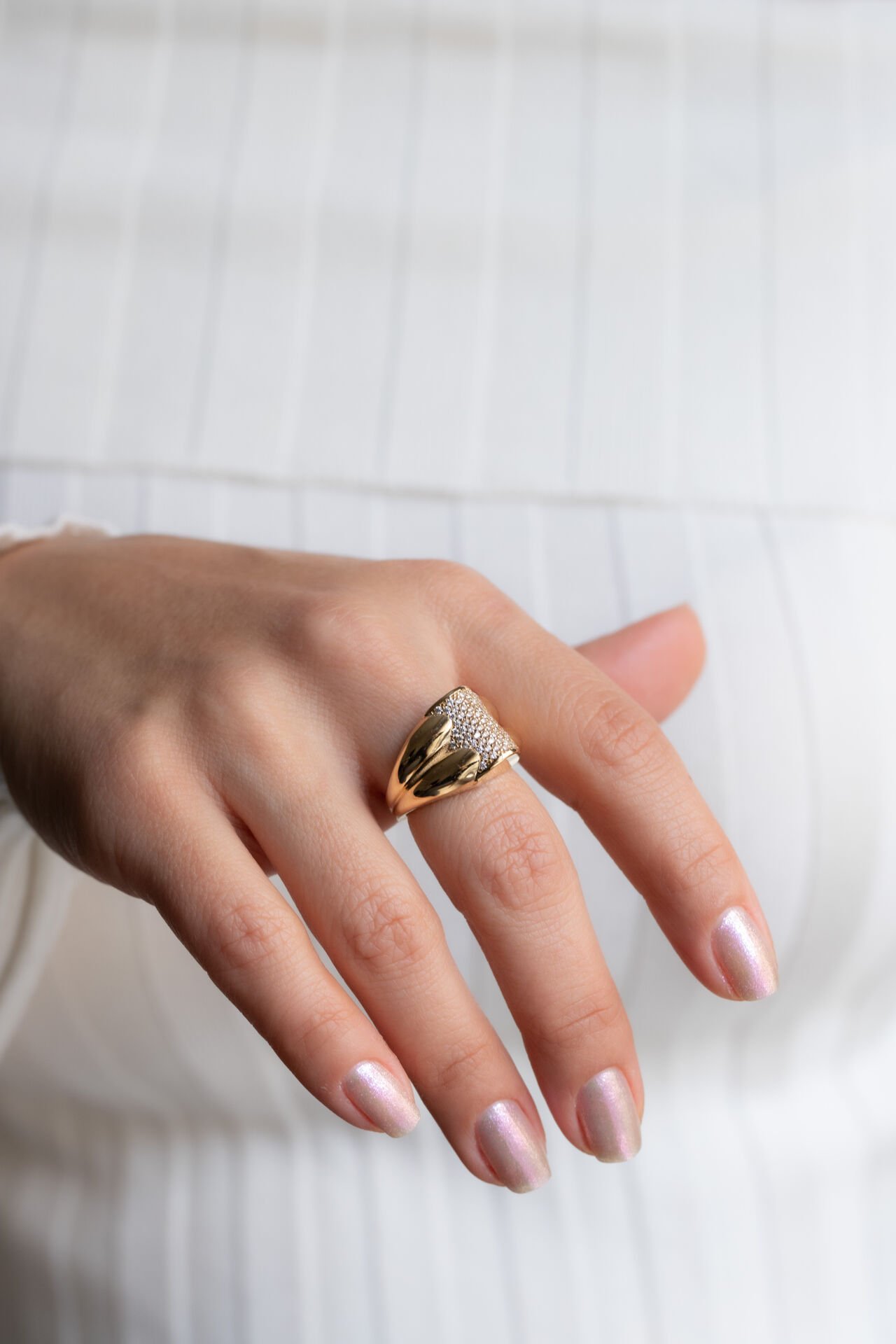 TAŞLI MODERN ALTIN YÜZÜK