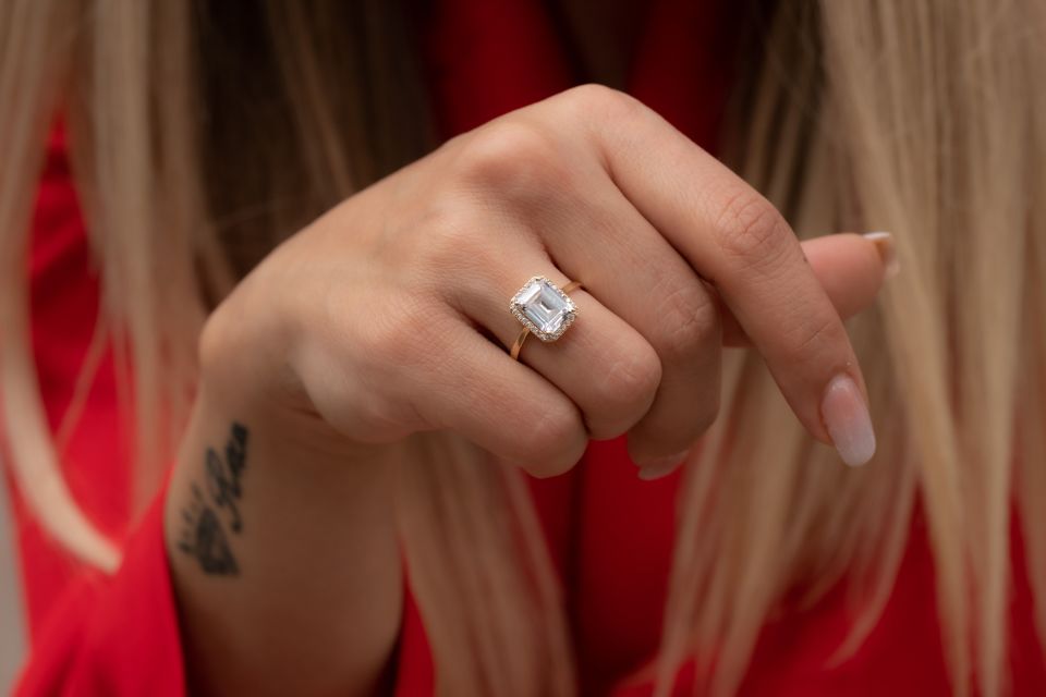 BAGET TAŞLI ALTIN YÜZÜK