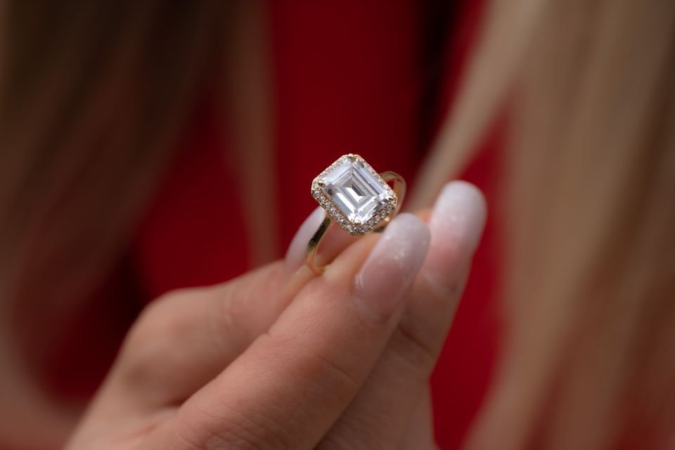 BAGET TAŞLI ALTIN YÜZÜK