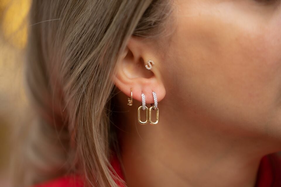 TAŞLI SALLANAN ALTIN KÜPE