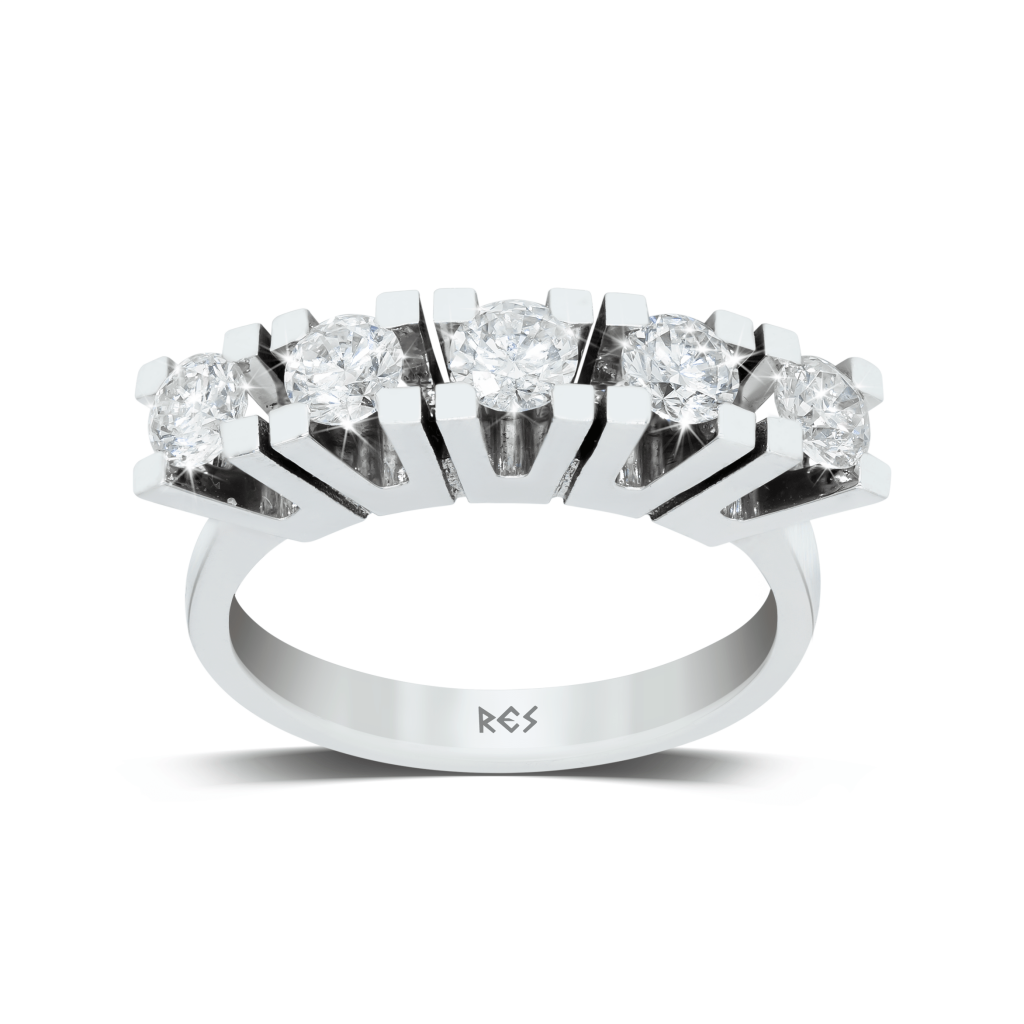 0.75 KARAT BEŞTAŞ PIRLANTA YÜZÜK