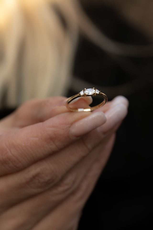 TAŞLI ALTIN İNCE YÜZÜK