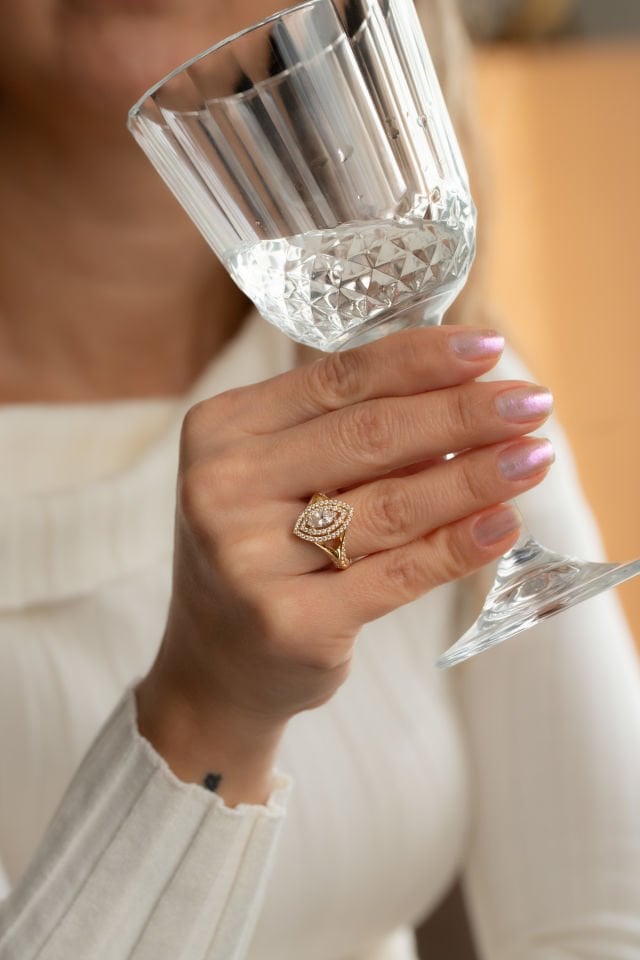 TAŞLI TASARIM ALTIN YÜZÜK