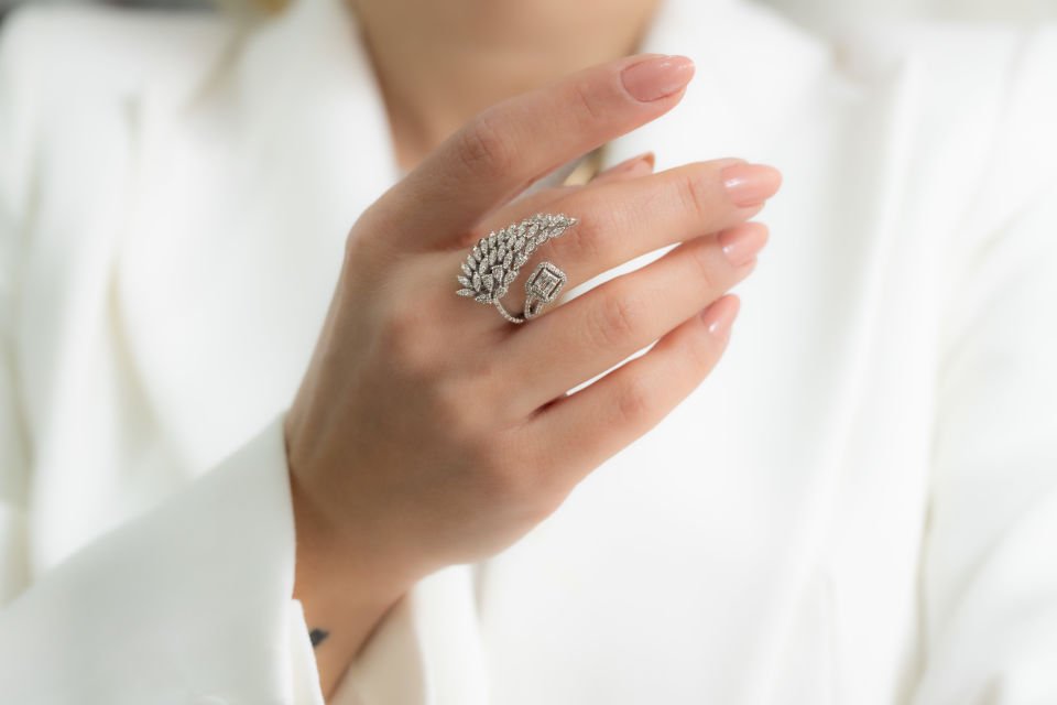 0.99 KARAT TASARIM PIRLANTA YÜZÜK