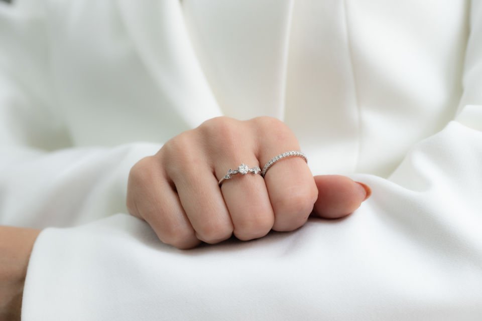 0.18 KARAT TASARIM PIRLANTA YÜZÜK