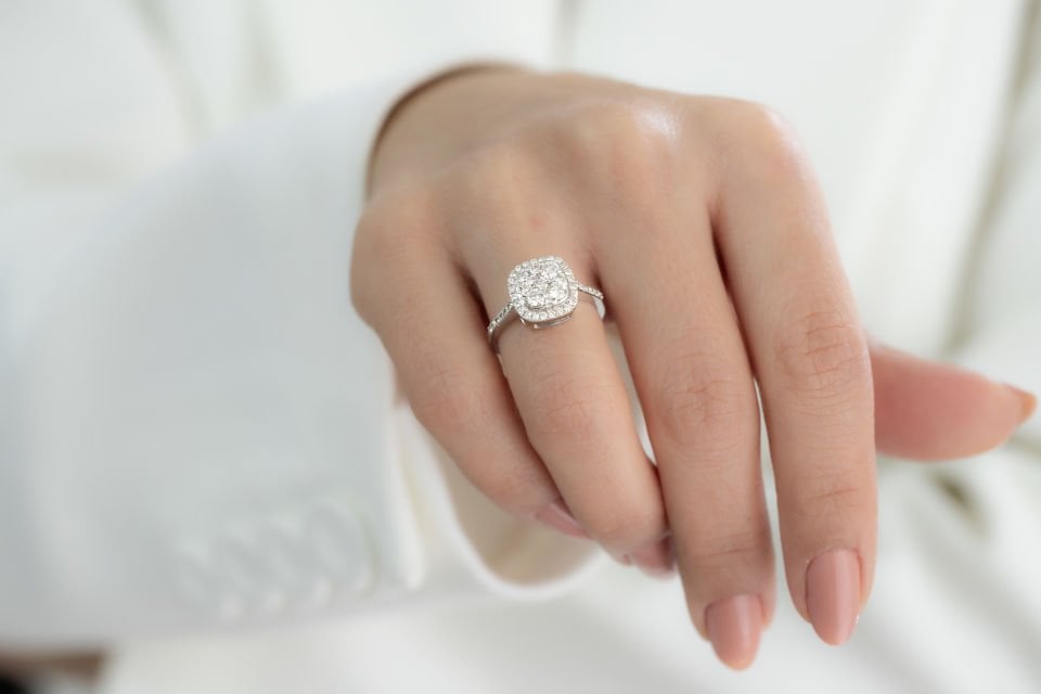 0.87 KARAT TASARIM PIRLANTA YÜZÜK