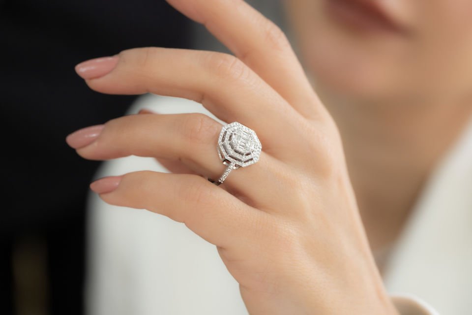 0.49 KARAT BAGET PIRLANTA YÜZÜK