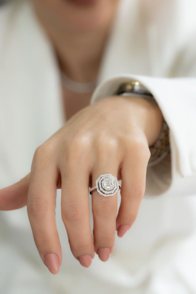 0.49 KARAT BAGET PIRLANTA YÜZÜK