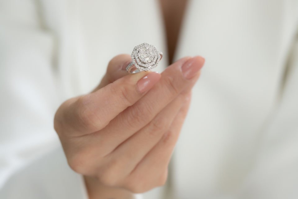 0.49 KARAT BAGET PIRLANTA YÜZÜK