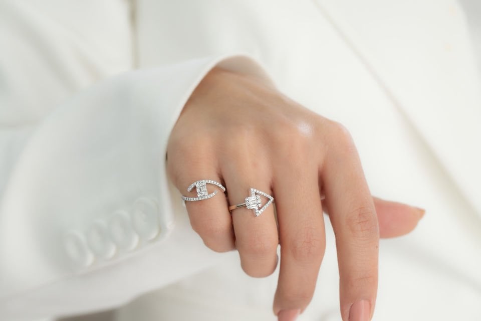 0.31 KARAT TASARIM PIRLANTA YÜZÜK