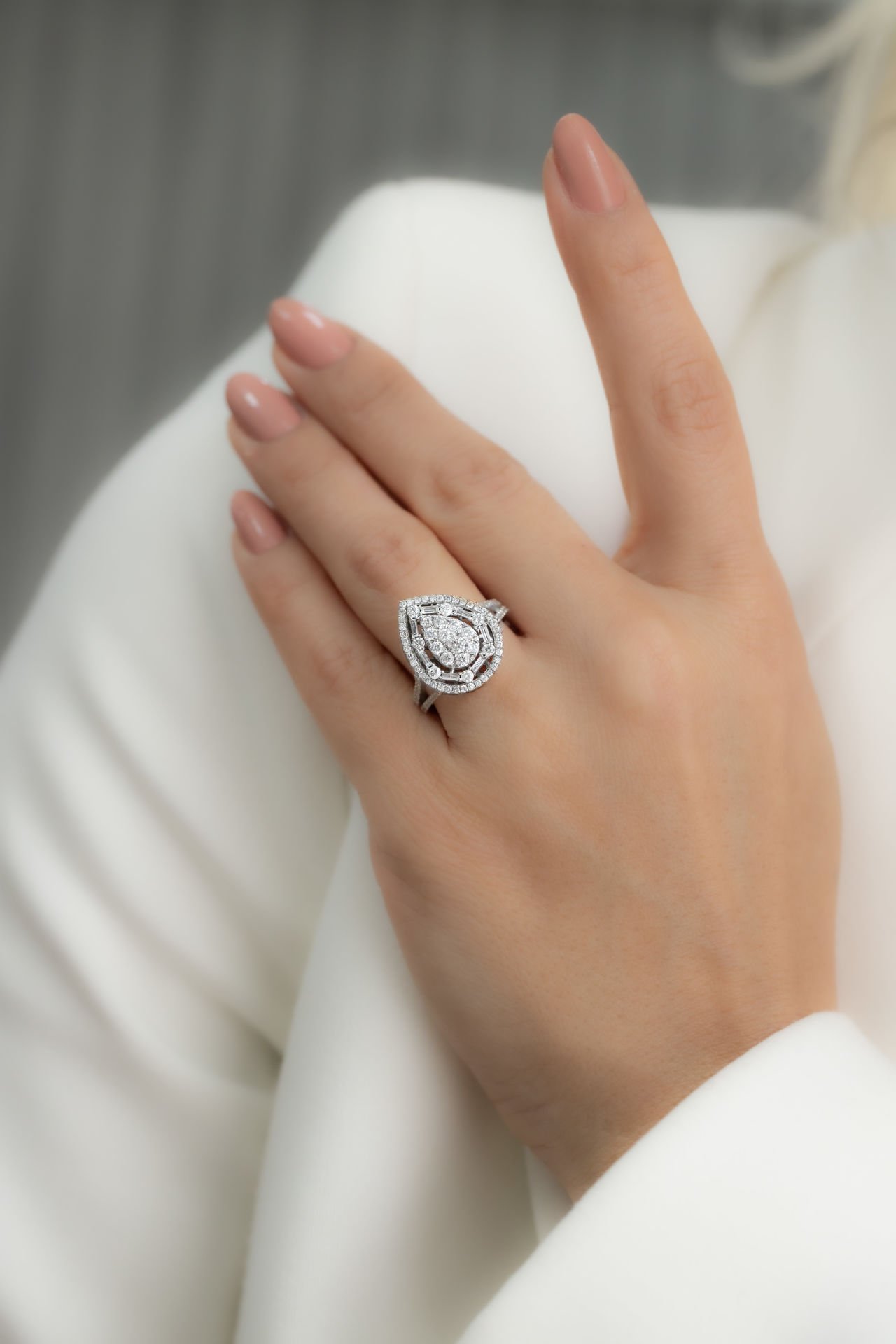 1.14 KARAT TASARIM PIRLANTA YÜZÜK