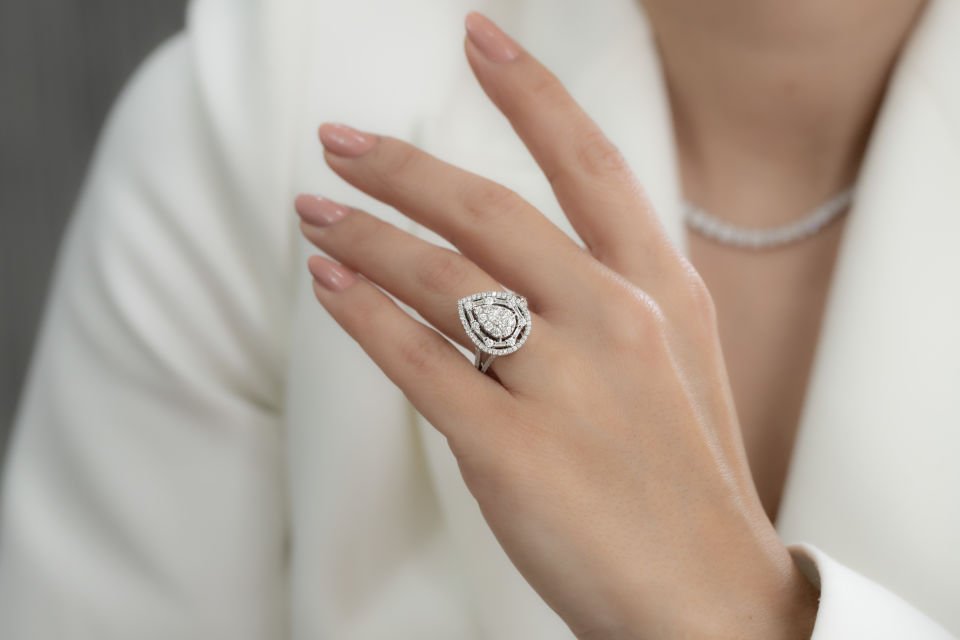 1.14 KARAT TASARIM PIRLANTA YÜZÜK