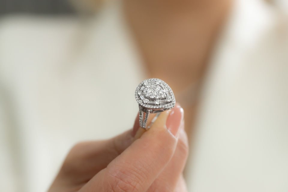 1.14 KARAT TASARIM PIRLANTA YÜZÜK