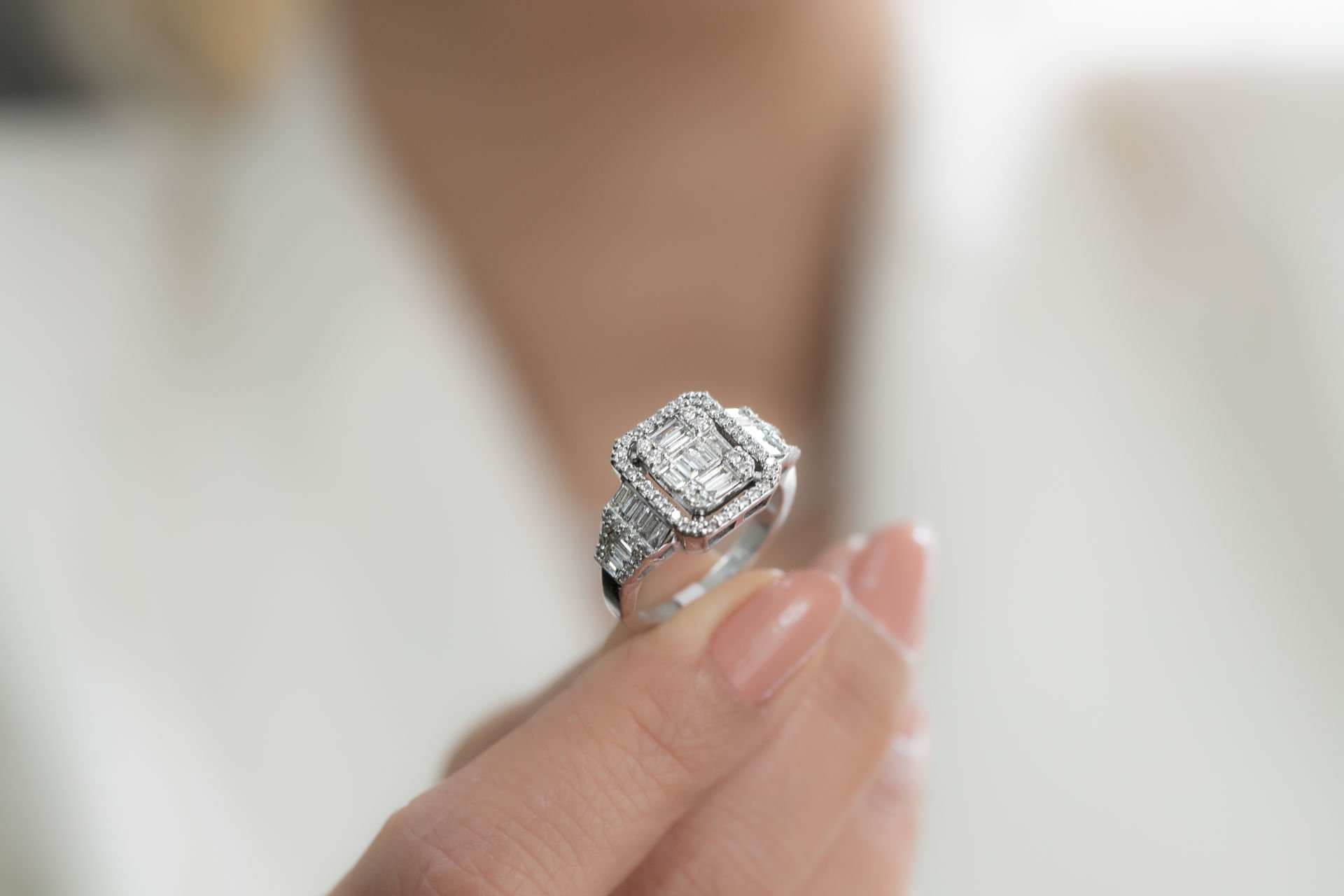 0.63 KARAT BAGET PIRLANTA YÜZÜK