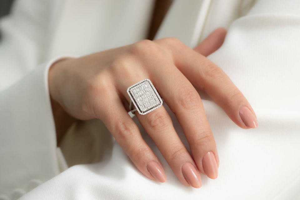 1.76 KARAT TASARIM PIRLANTA YÜZÜK