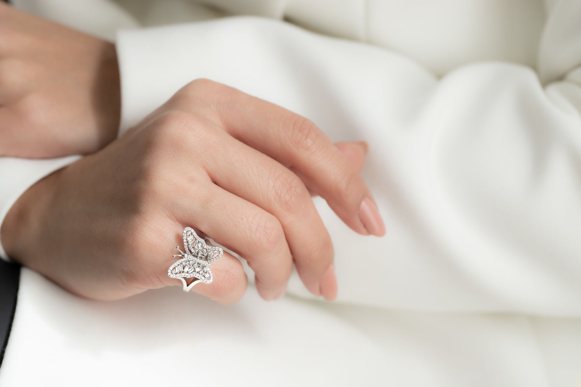 0.68 KARAT TASARIM PIRLANTA YÜZÜK