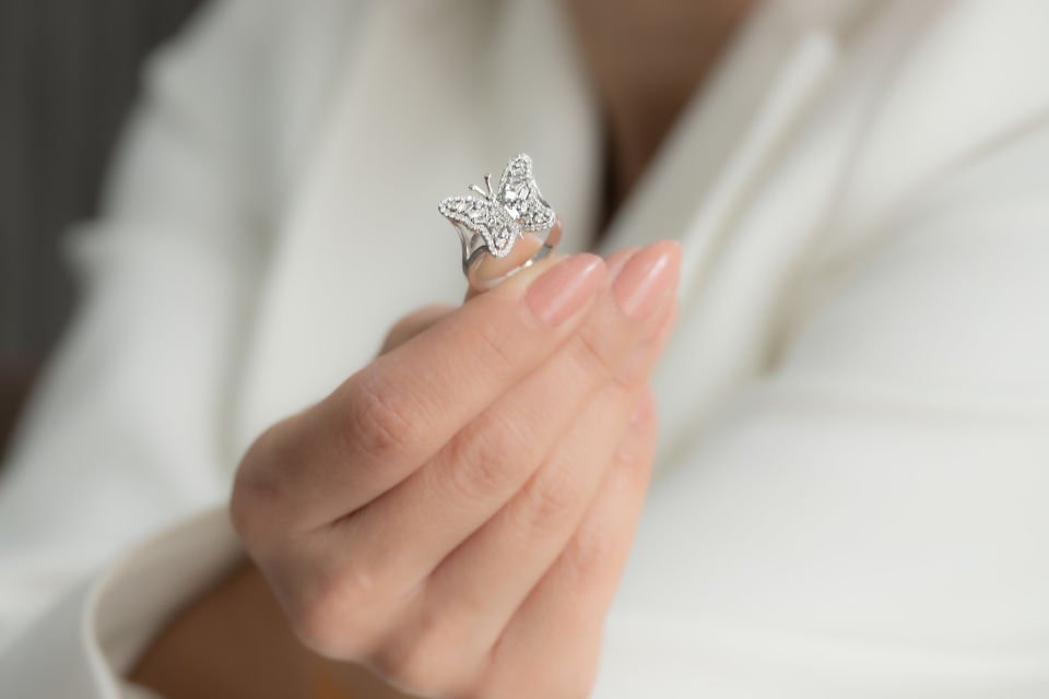 0.68 KARAT TASARIM PIRLANTA YÜZÜK