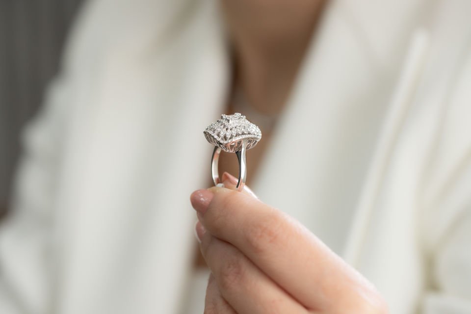 1.09 KARAT TASARIM PIRLANTA YÜZÜK