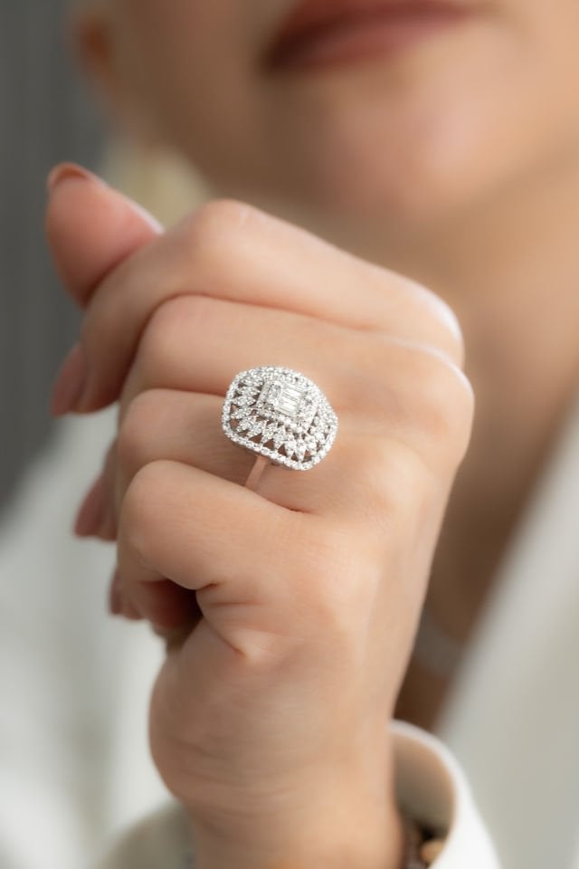 1.09 KARAT TASARIM PIRLANTA YÜZÜK