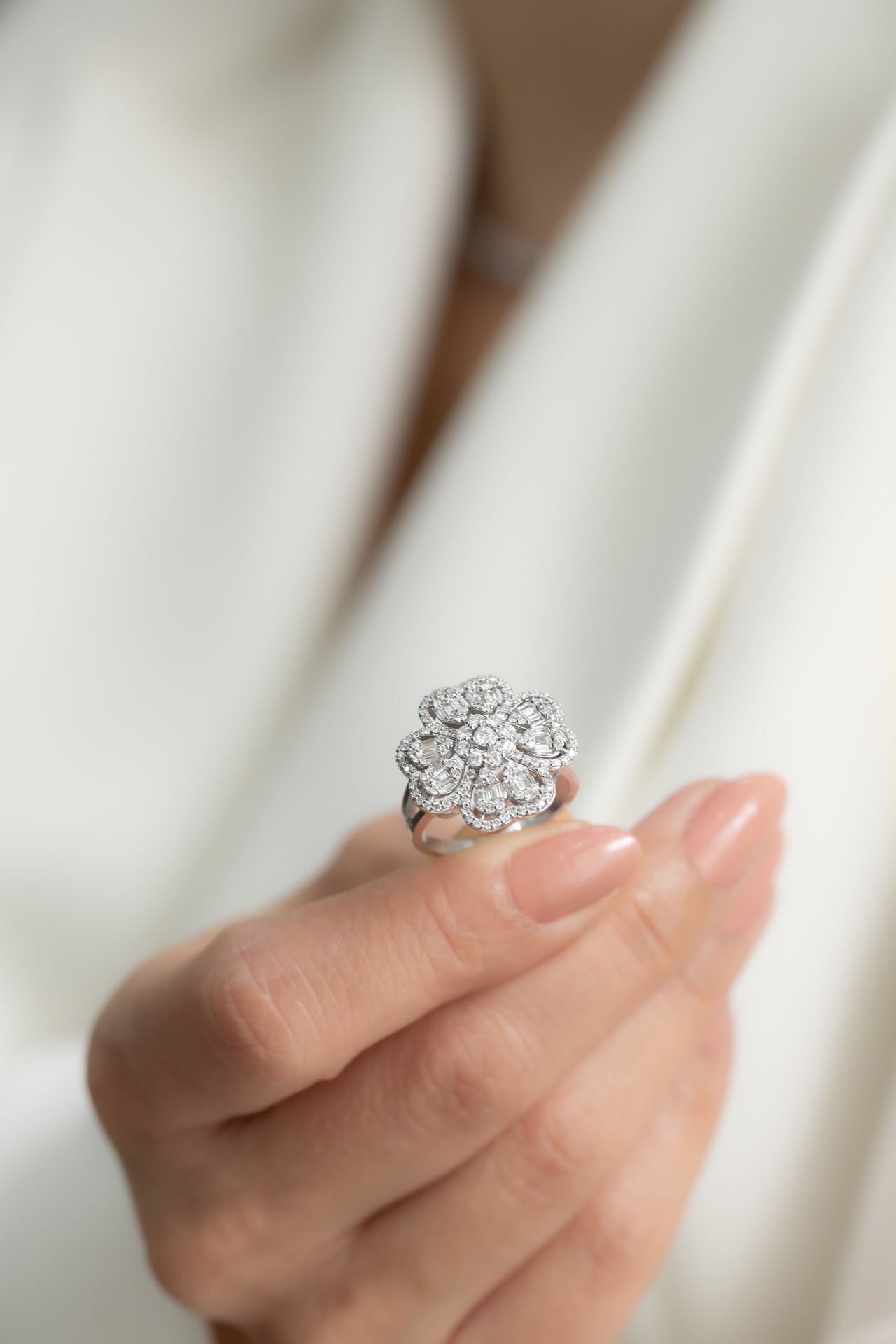 0.92 KARAT TASARIM PIRLANTA YÜZÜK