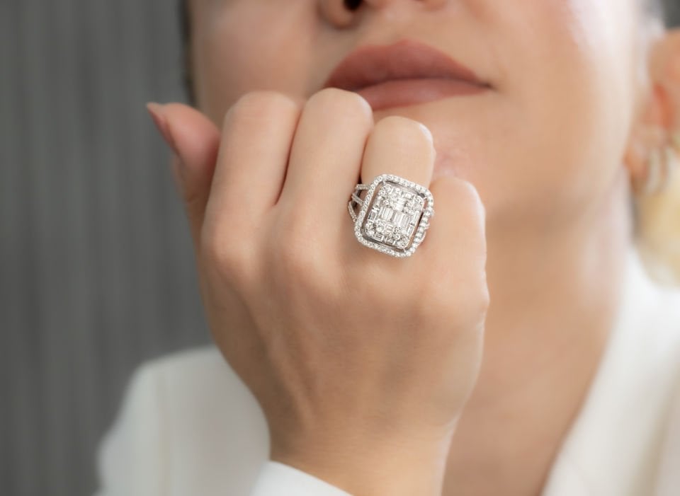 2.57 KARAT BAGET PIRLANTA YÜZÜK