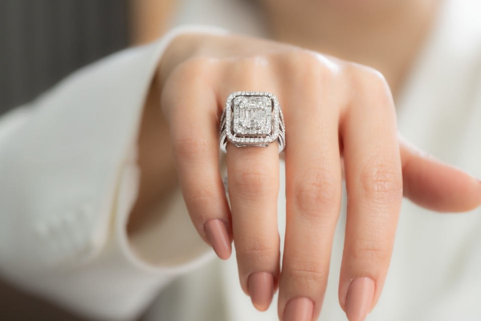 2.57 KARAT BAGET PIRLANTA YÜZÜK