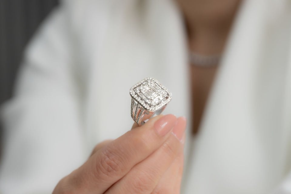 2.57 KARAT BAGET PIRLANTA YÜZÜK