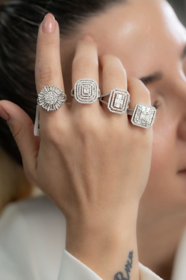 1.42 KARAT BAGET PIRLANTA YÜZÜK