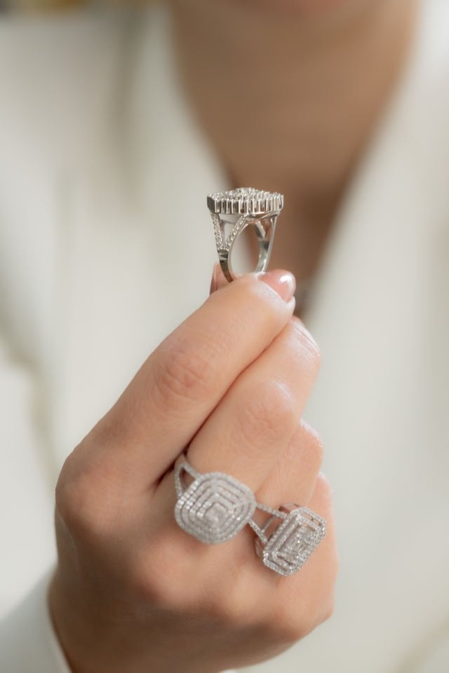 1.42 KARAT BAGET PIRLANTA YÜZÜK