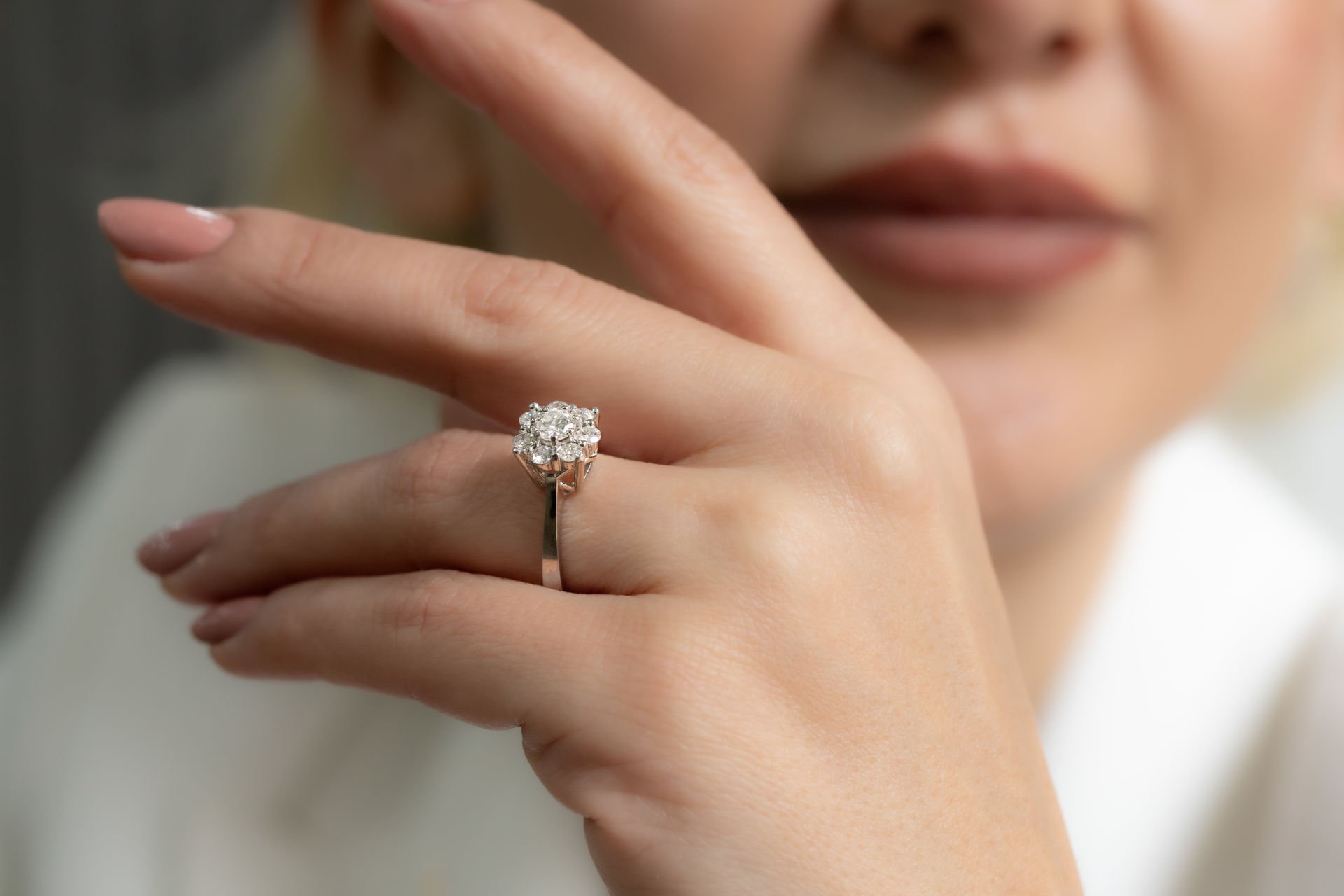 0.87 KARAT TASARIM PIRLANTA YÜZÜK