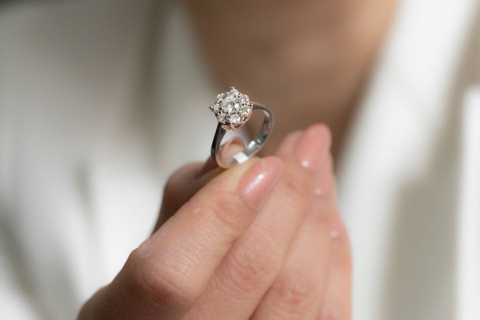 0.87 KARAT TASARIM PIRLANTA YÜZÜK