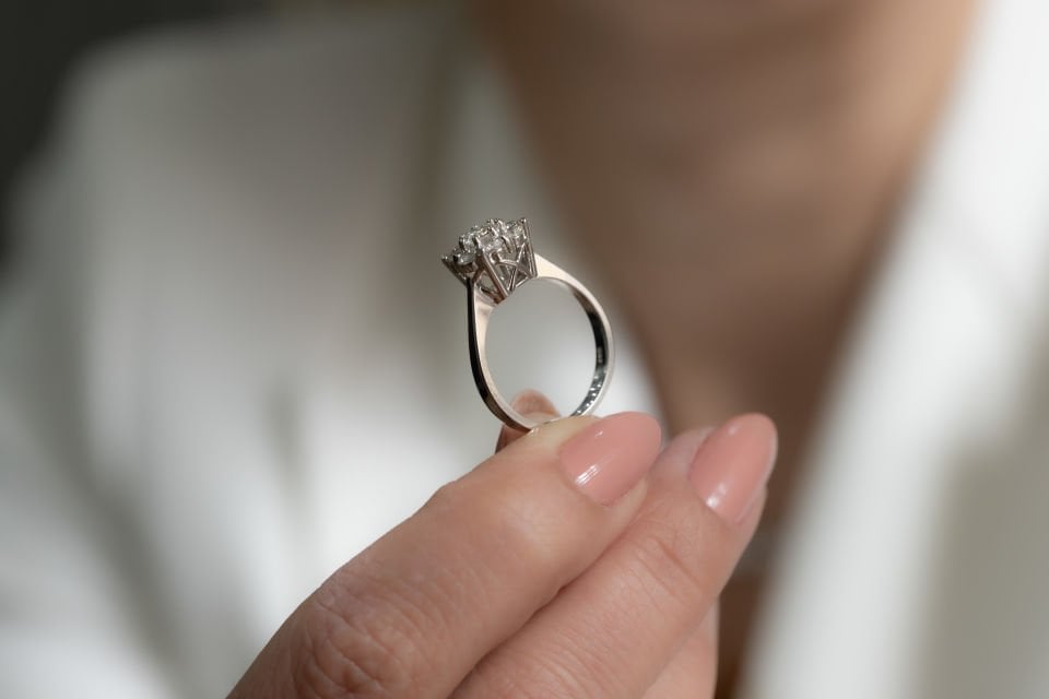 0.87 KARAT TASARIM PIRLANTA YÜZÜK