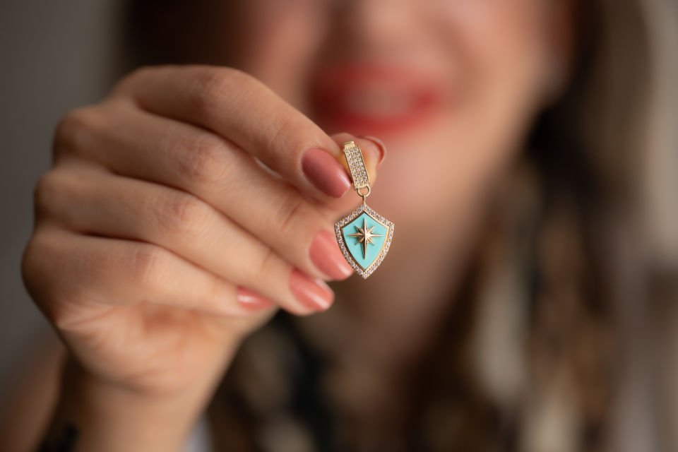 MAVİ MİNELİ KALKAN ALTIN KOLYE UCU