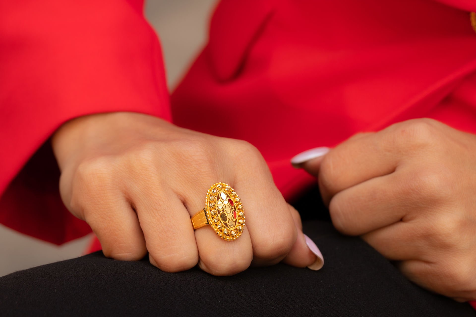 TUĞRA ALTIN FANTEZİ YÜZÜK