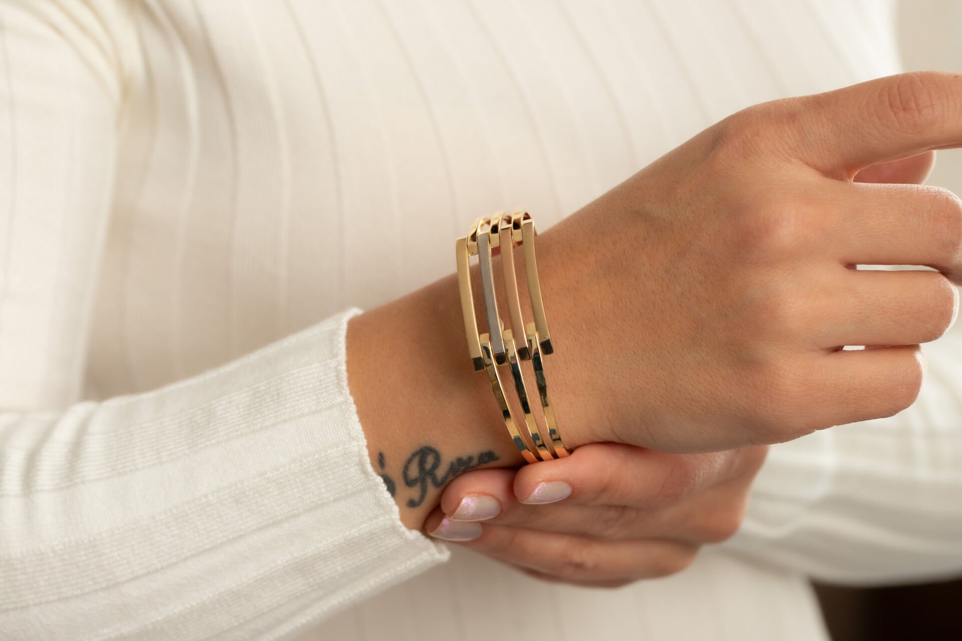 3 RENKLİ KABURGA ALTIN KELEPÇE