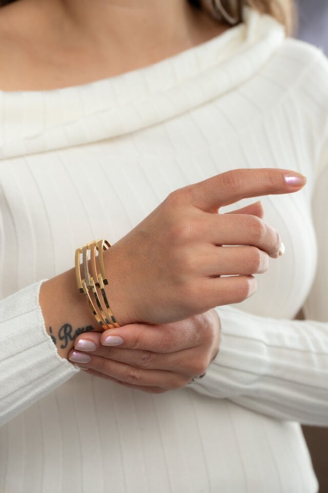 3 RENKLİ KABURGA ALTIN KELEPÇE