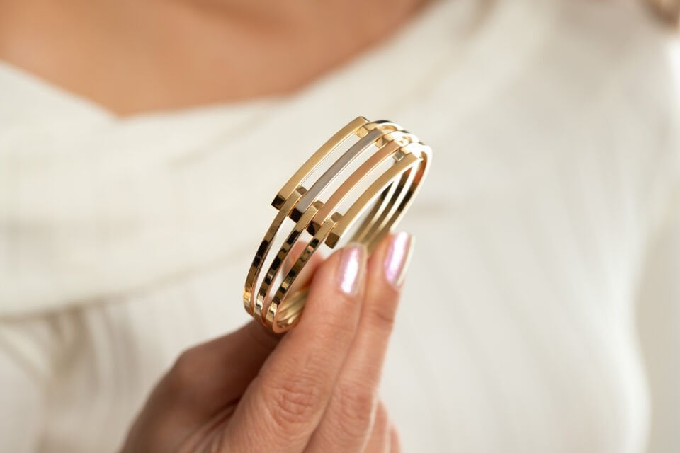 3 RENKLİ KABURGA ALTIN KELEPÇE