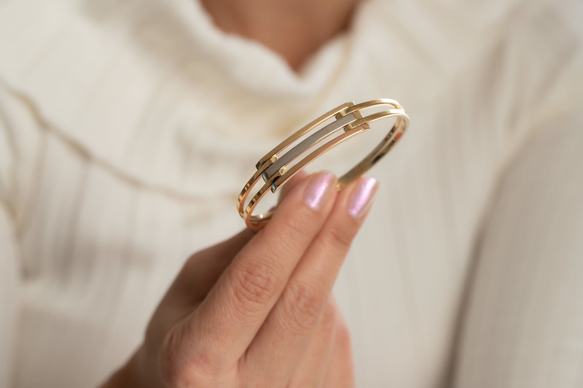 3 RENKLİ KABURGA ALTIN KELEPÇE