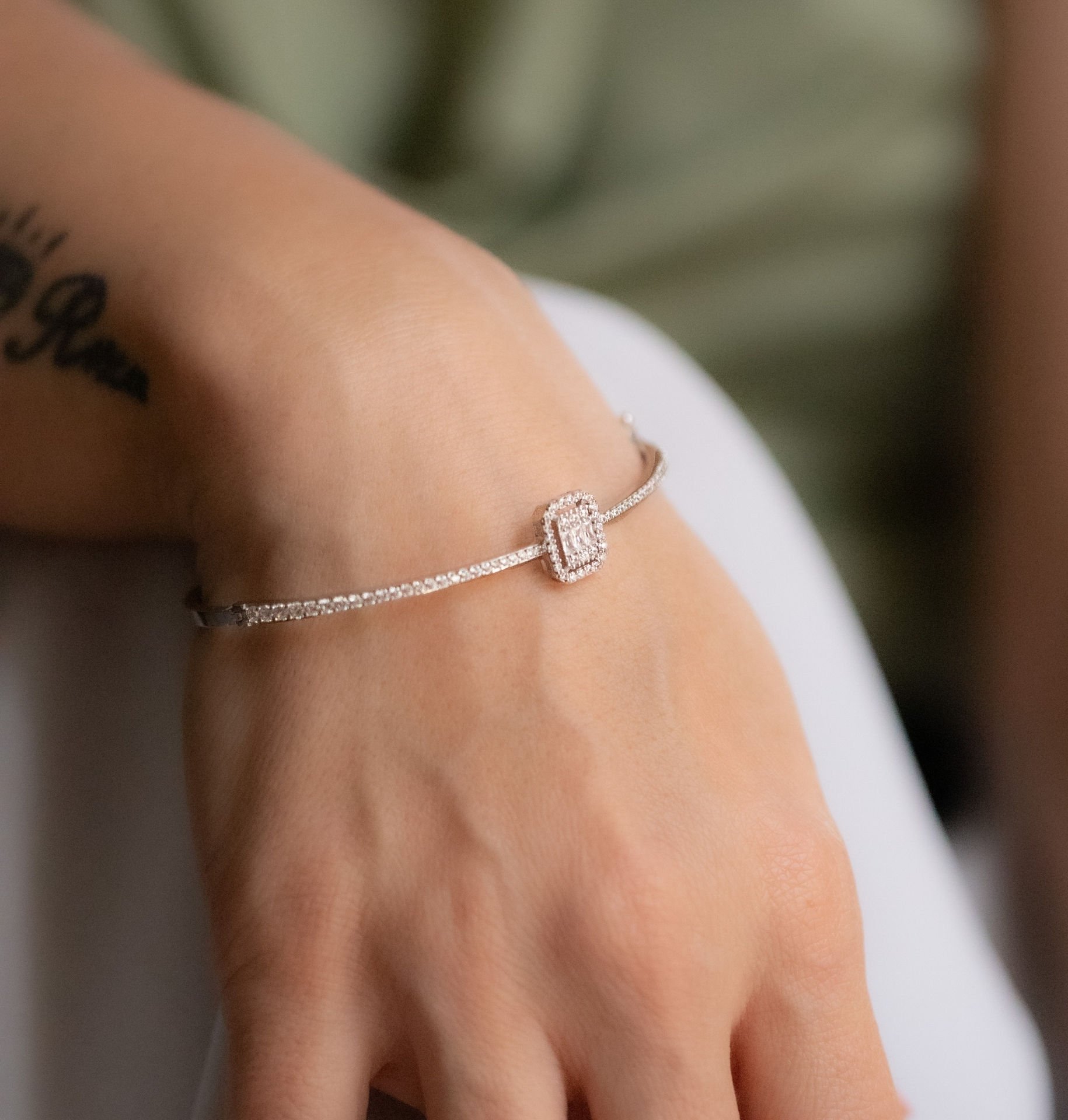 BAGET TAŞLI ALTIN KELEPÇE BİLEZİK