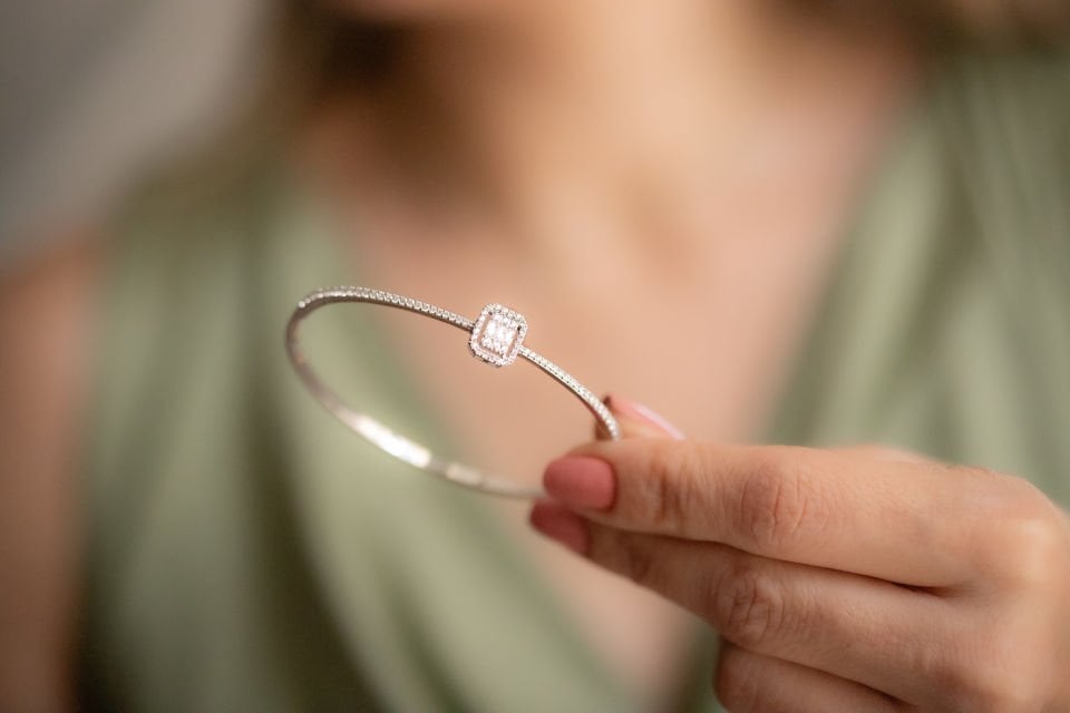 BAGET TAŞLI ALTIN KELEPÇE BİLEZİK